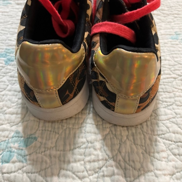 GUESS TENNIS WALKING SHOES SIZE 6 M GWSAVED Lace Up Animal Print - Picture 4 of 11